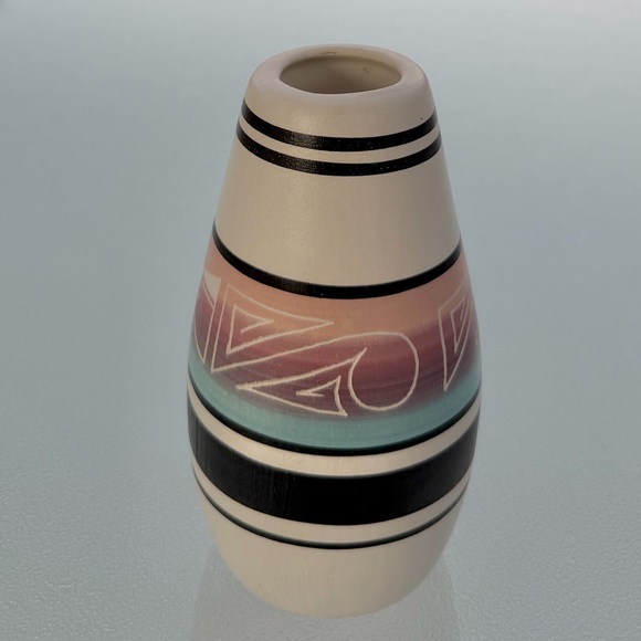 Southwestern Native American Navajo Artisan Signed Small Pottery Vase - Picture 2 of 6